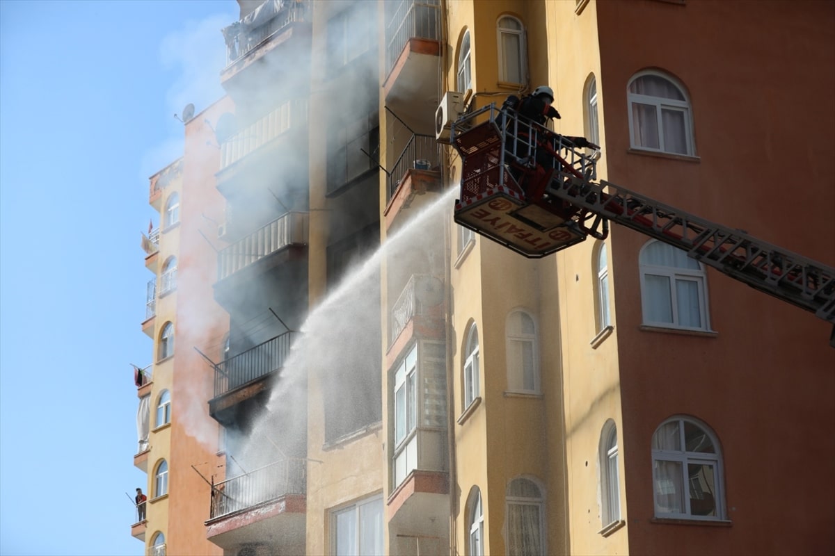 Mersin'de yangında hasar gören ailenin ihtiyacları karşılanacak