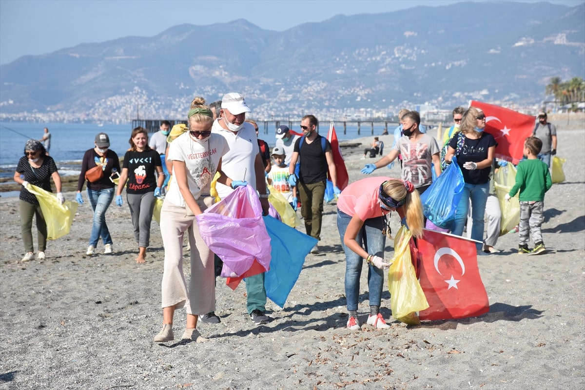 Alanya'da çevre temizliği yapıldı