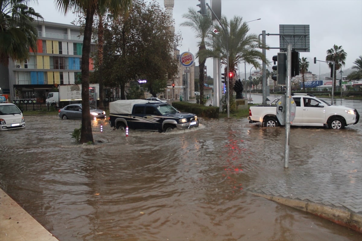 Antalya Kar Yağışı ve yağmur etkili oldu