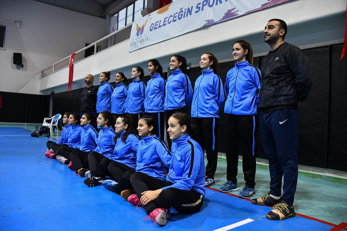 Çocukları kötü alışkanlıklardan uzak tutmak için kurulan hentbol takımı, 1. Lig'e kadar yükseldi